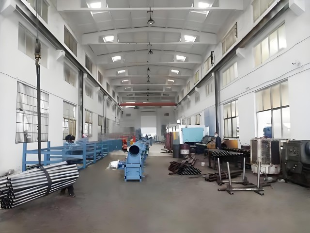 正镶白珩磨管生产车间